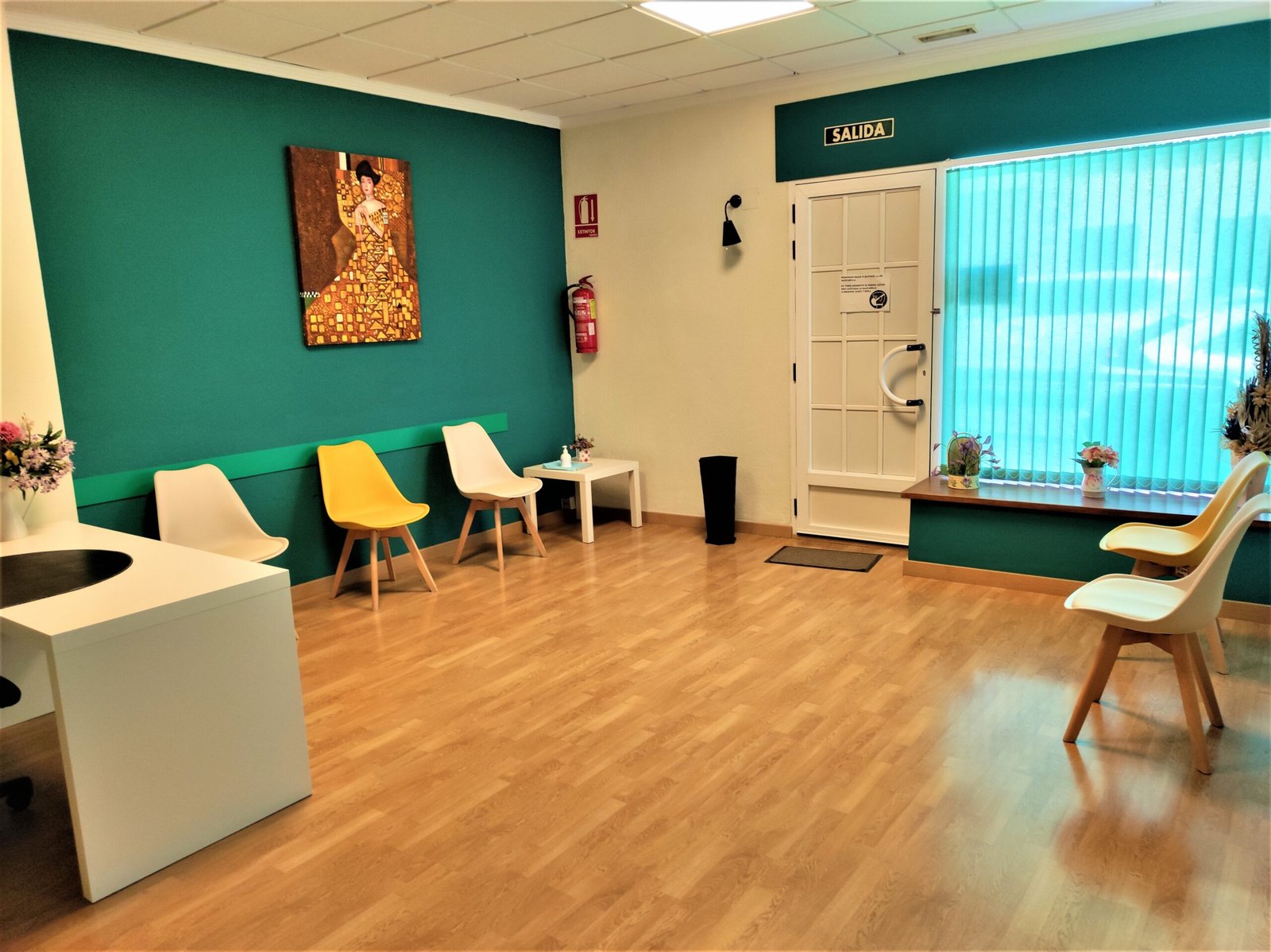 Sala de espera de la Clínica Podológica Eva Bernal en Cartagena
